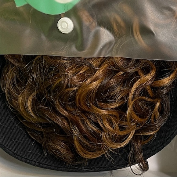 Vivica A Fox Cap Do Wig In Three Colors 1B, 4/27/615, P2216 - Picture 8 of 10